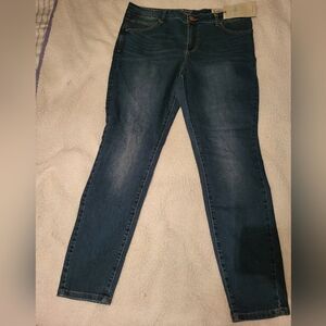 NWT Everflex Maurices 20W Long Jeans